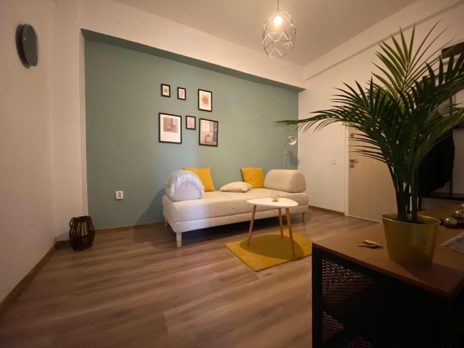 Kara'S Apartment Bucharest Exterior photo